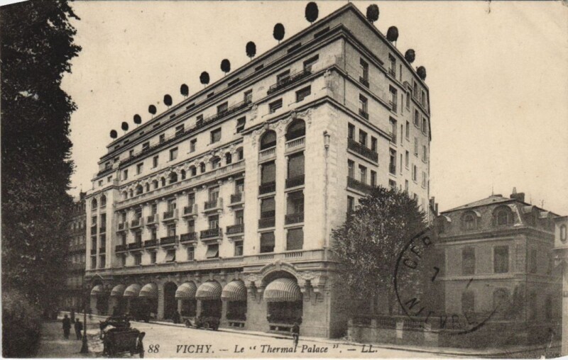 Carte postale ancienne Vichy Le Thermal Palace France à Vichy