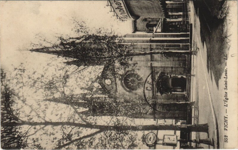 Carte postale ancienne Vichy L'Eglise Saint-Louis France à Vichy