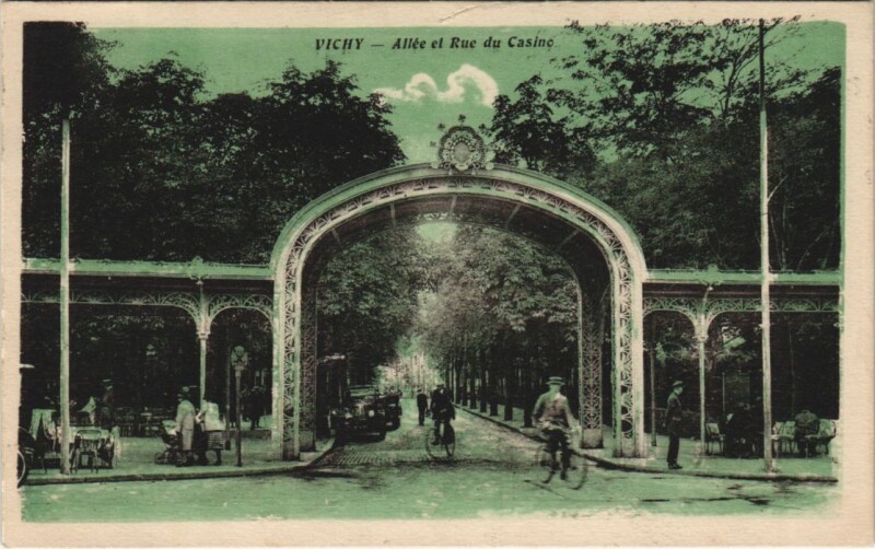 Carte postale ancienne Vichy Alle et Rue du Casino France à Vichy