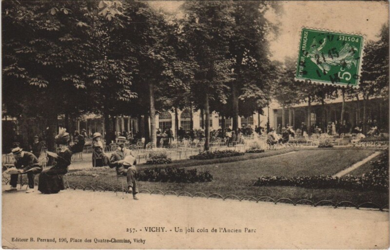 Carte postale ancienne Vichy Un joli coin de l'Ancien Parc France à Vichy
