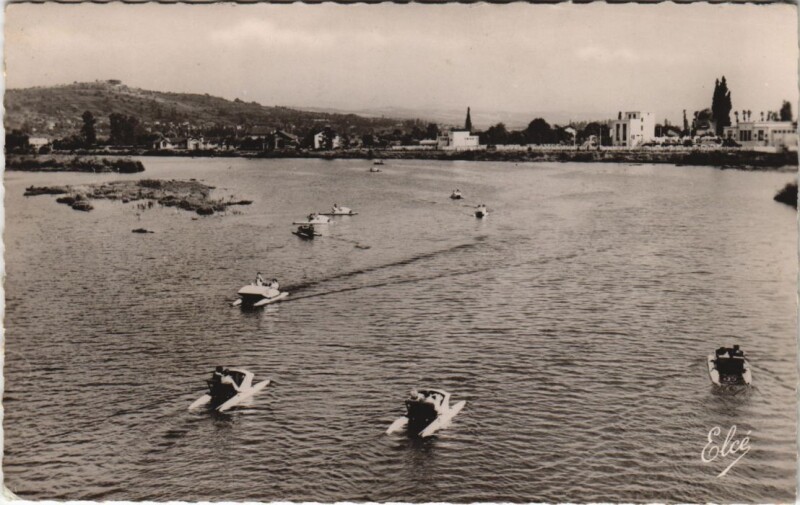 Carte postale ancienne Vichy Les Pedalos sur l'Allier France à Vichy