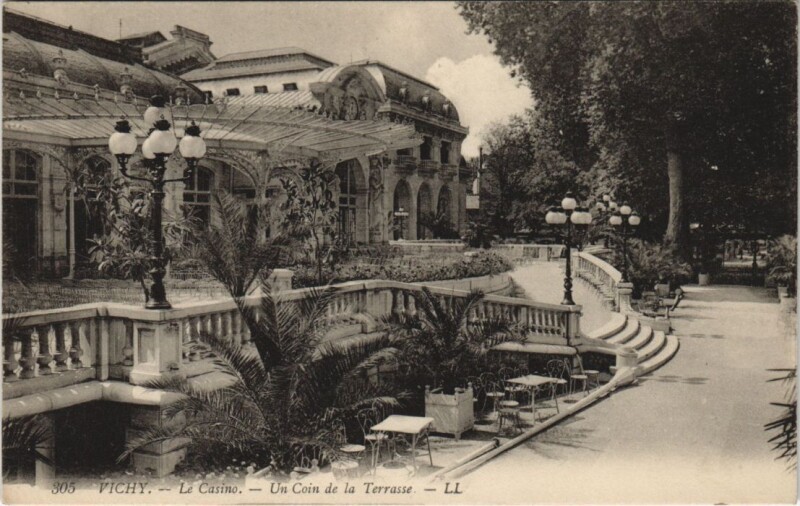 Carte postale ancienne Vichy Un Coin de la Terrasse France à Vichy