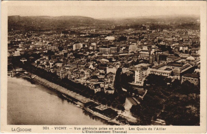 Carte postale ancienne Vichy Vue Generale Prise en Avion France à Vichy