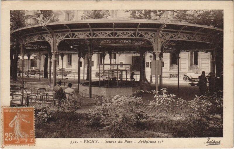 Carte postale ancienne Vichy Source du Parc France à Vichy