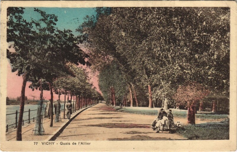 Carte postale ancienne Vichy Quais de l'Allier France à Vichy