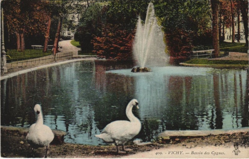 Carte postale ancienne Vichy Bassin des Cygnes France à Vichy