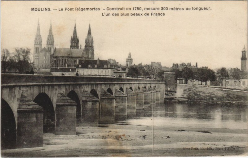 Carte postale ancienne Moulins Le Pont Regemortes France à Moulins