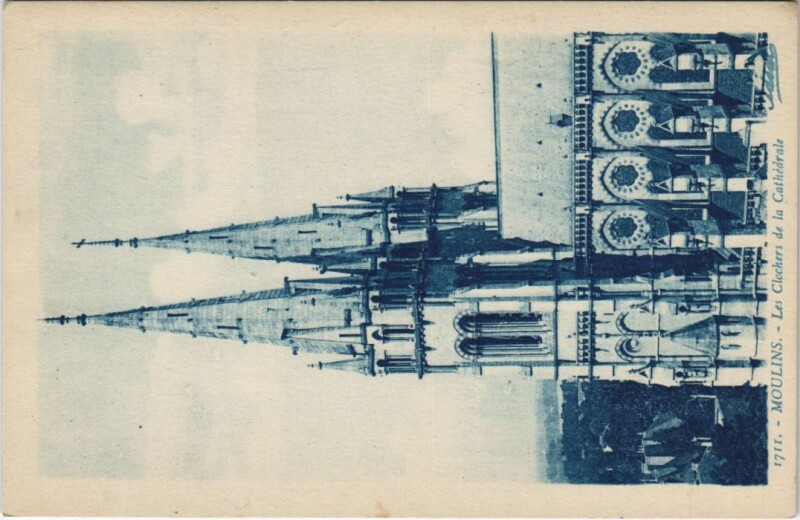 Carte postale ancienne Moulins Les Clochers de la Cathedrale France à Moulins