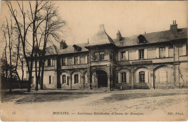 Carte postale ancienne Moulins Ancienne residence d'Anne de Beaujeu France à Moulins