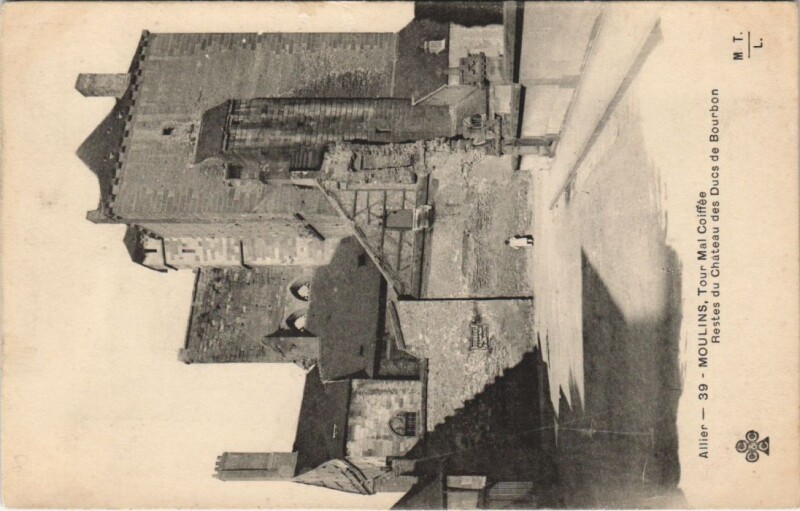 Carte postale ancienne Moulins Tour Mal Coiffe France à Moulins