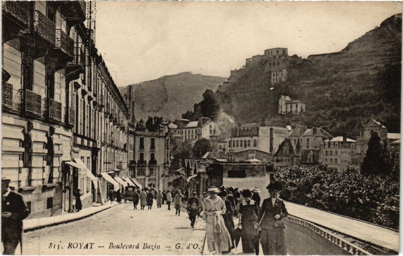 Carte postale ancienne Royat Boulevard Bazin à Royat