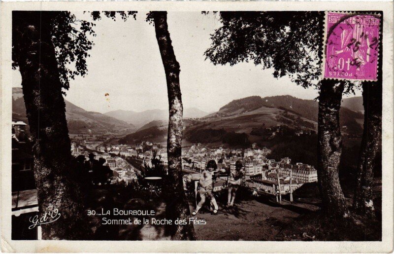 Carte postale ancienne La Bourboule Sommet de la Roche des Fees à La Bourboule