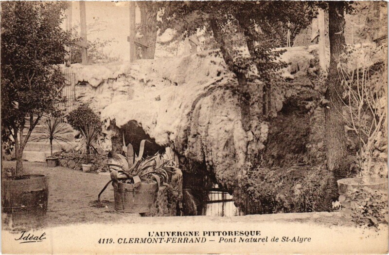 Carte postale ancienne Clermont-Ferrand Pont Naturel de Saint-Alyre à Clermont-Ferrand