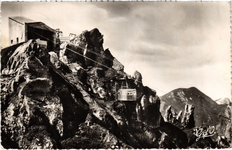 Carte postale ancienne Le Mont-Dore et Sancy - Teleferique du Sancy - Gare du Somemt à Mont-Dore