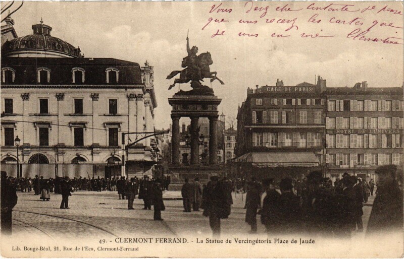 Carte postale ancienne Clermont-Ferrand La Statue de Vercingetorix - Place de Jaude à Clermont-Ferrand