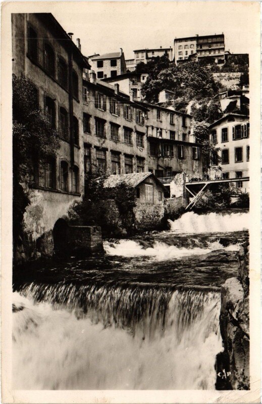 Carte postale ancienne Thiers Gorges de la Durolle - La Chute Saint-Roch à Thiers