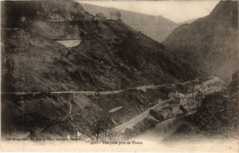 Carte postale ancienne Thiers Vue prise pres de Thiers à Thiers