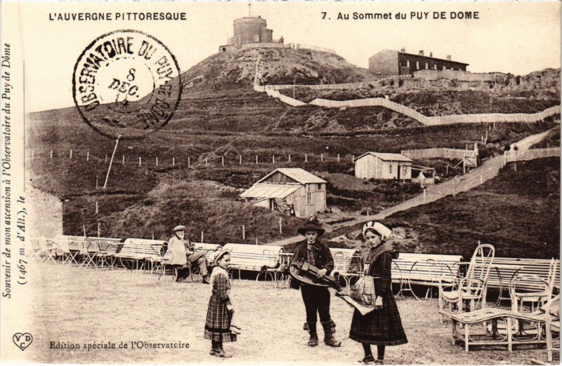 Carte postale ancienne Au Sommet du Puy de Dome