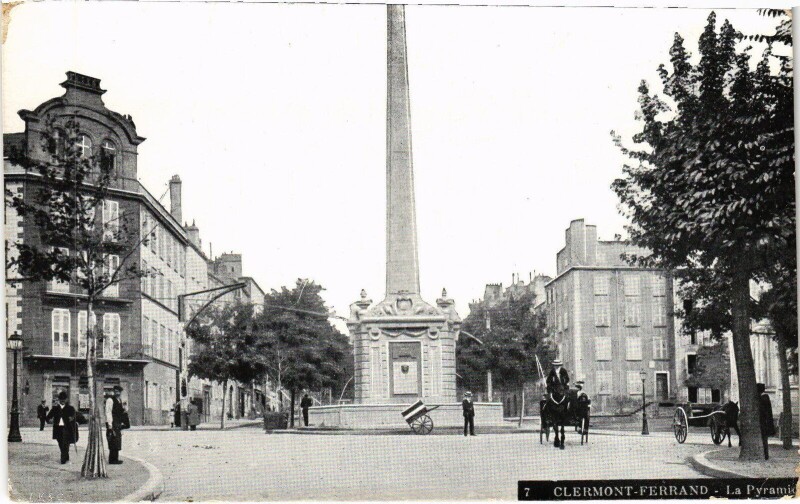 Carte postale ancienne Clermont-Ferrand La Pyramide à Clermont-Ferrand