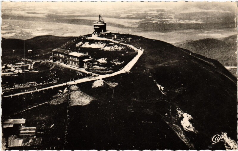 Carte postale ancienne L'Observatoire du Puy de Dome vu d'Avion