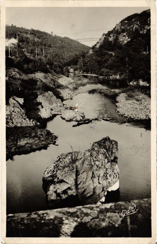 Carte postale ancienne Gorges de la Sioule aux Fades