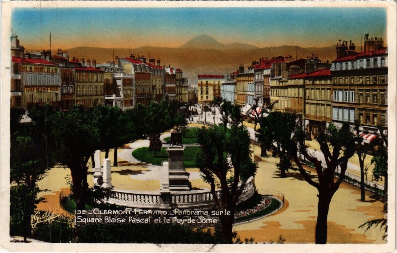 Carte postale ancienne Clermont-Ferrand Panorama sur le Square Blaise Pascal à Clermont-Ferrand
