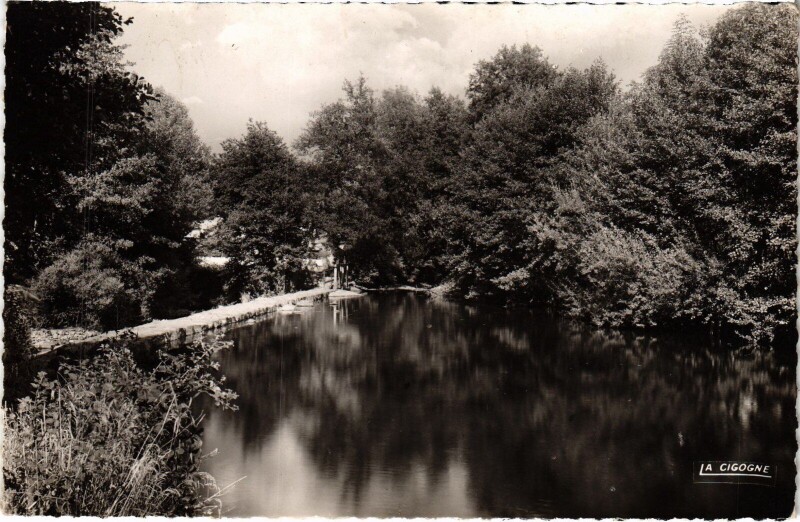 Carte postale ancienne Pontaumur Un Barrage sur le Sioule à Pontaumur