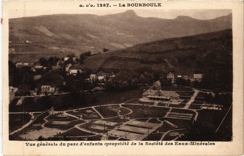 Carte postale ancienne La Bourboule Vue Generale du Parc d'Enfants à La Bourboule