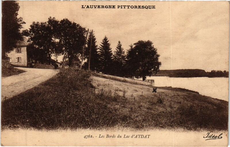 Carte postale ancienne Les Bords du Lac d'Aydat à Aydat