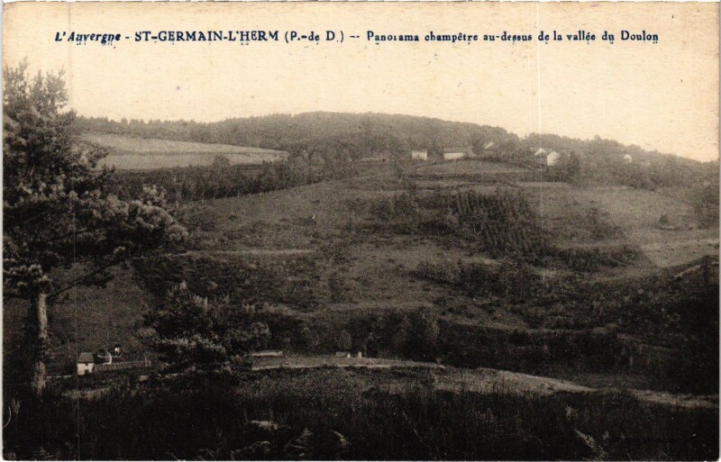 Carte postale ancienne Saint-Germain-l'Herm Panorama à Saint-Germain-l'Herm