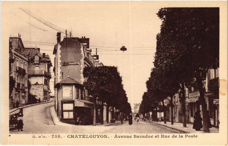 Carte postale ancienne Chatel-Guyon Avenue Baraduc et Rue de la Poste