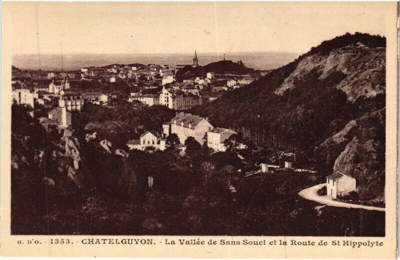 Carte postale ancienne Chatel-Guyon La Vallee de Sans-Souci et la Route de Saint-Hippolyte
