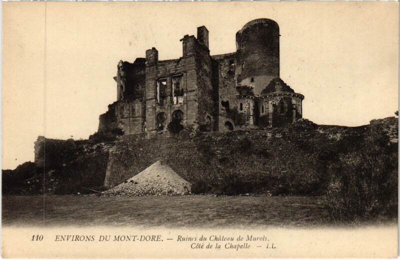 Carte postale ancienne Murol Ruines du Chateau de Murols - Cote de la Chapelle à Murol