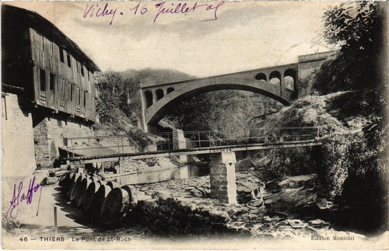 Carte postale ancienne Thiers Le Pont de Saint-Roch à Thiers