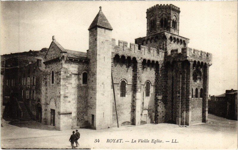 Carte postale ancienne Royat La Vieille Eglise à Royat