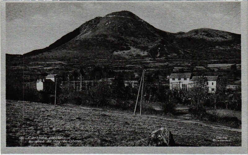 Carte postale ancienne Centrale Electrique au Pied du Puy-de-Dome