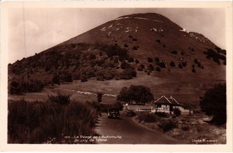 Carte postale ancienne Le Peage de l'Autoroute du Puy de Dome