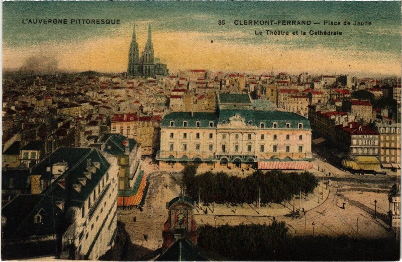 Carte postale ancienne Clermont-Ferrand Place de Jaude - Le Theatre et la cathedrale à Clermont-Ferrand