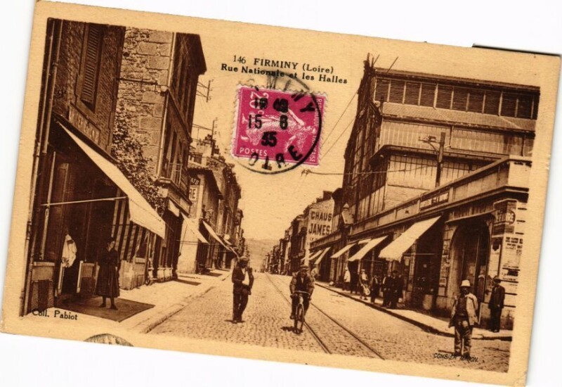 Carte postale ancienne Firminy - Rue Nationale et les Halles à Firminy