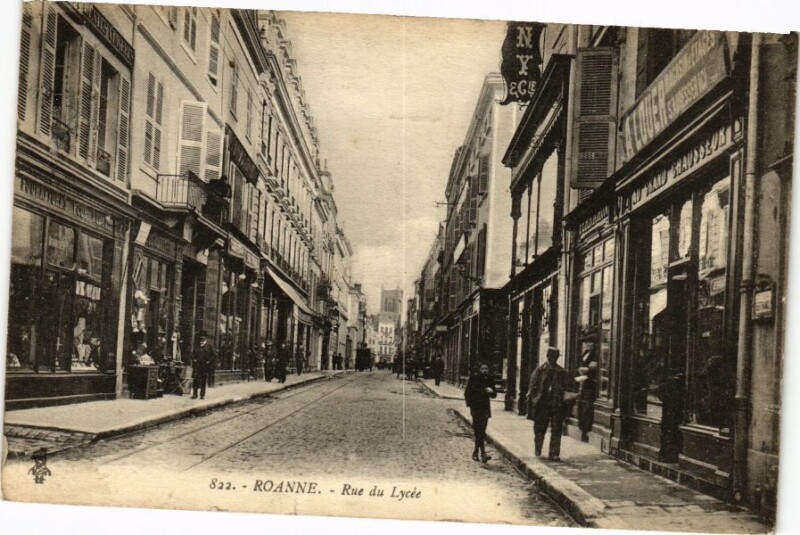 Carte postale ancienne Roanne - Rue du Lycée à Roanne