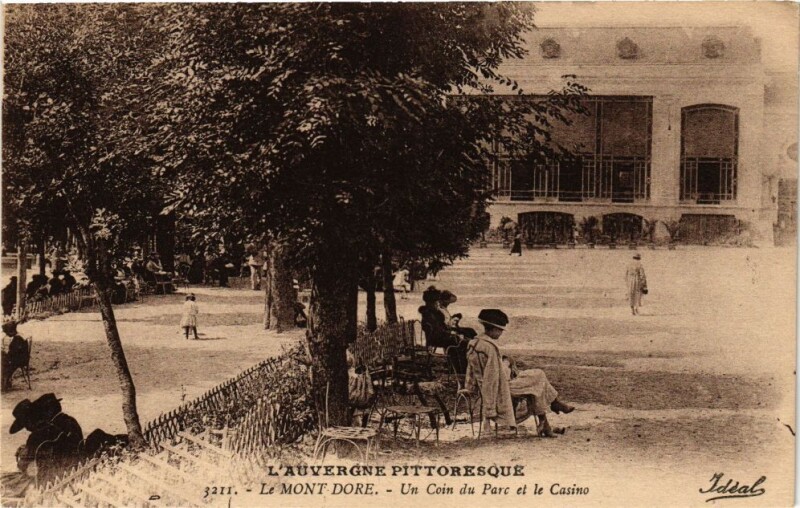 Carte postale ancienne L'Auvergne Pittoresque - Le Mont-Dore -Un Coin du Parc et le Casino(220387) à Mont-Dore