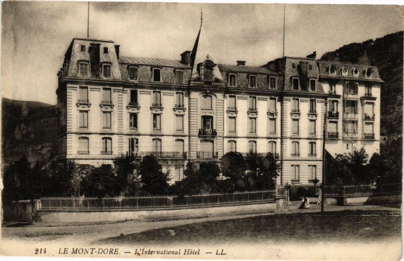 Carte postale ancienne Le Mont-Dore - L'International Hotel à Mont-Dore