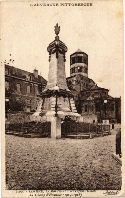 Carte postale ancienne L'Auvergne Pittoresque - Issoire Le Monument a ses enfants tomves à Issoire