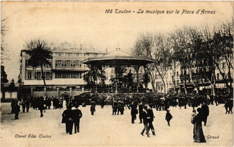 Carte postale ancienne Toulon - La musique sur la Place d'Armes à Toulon