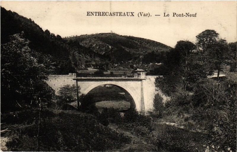 Carte postale ancienne Entrecasteaux - Le Pont-Neuf à Entrecasteaux