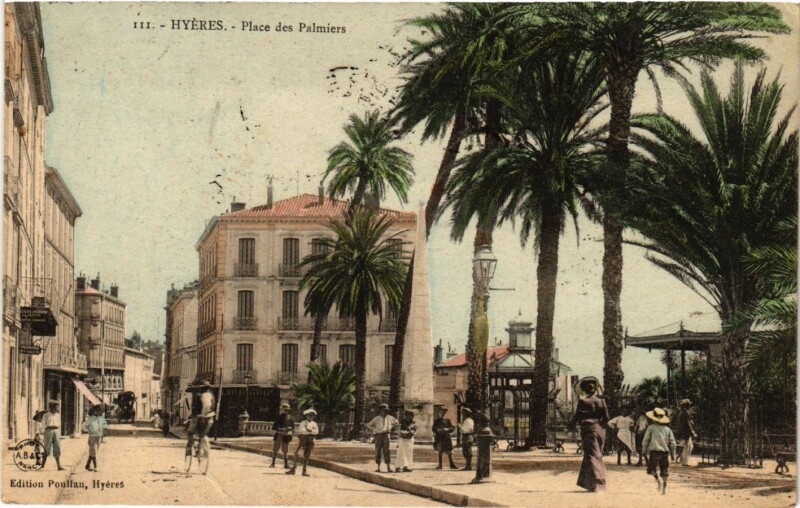 Carte postale ancienne Hyeres - Place des Palmiers à Hyères
