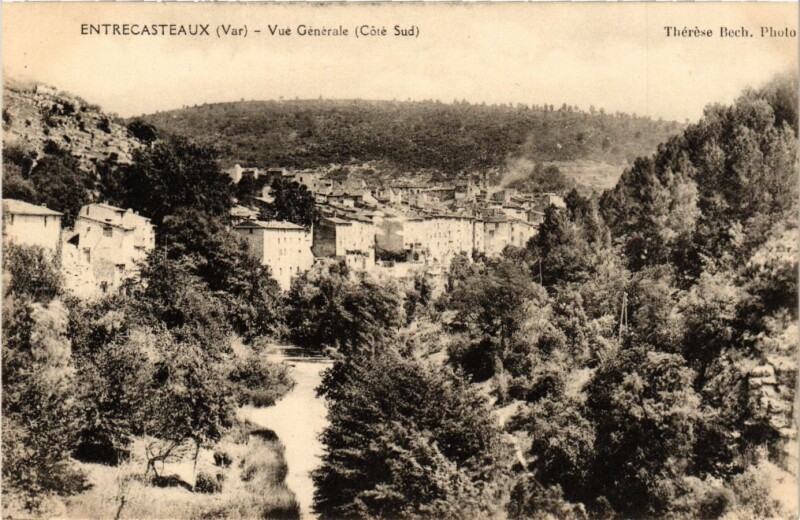 Carte postale ancienne Entrecasteaux - Vue générale à Entrecasteaux