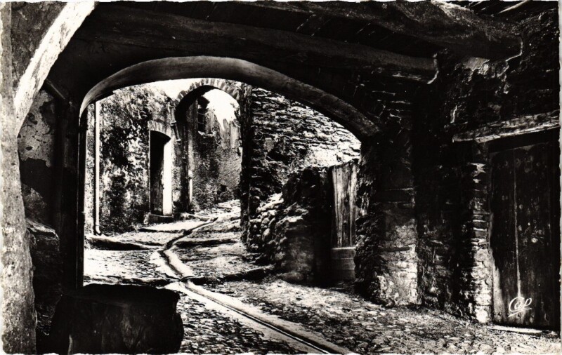 Carte postale ancienne Bormes-les-Bains - Vieille Rue