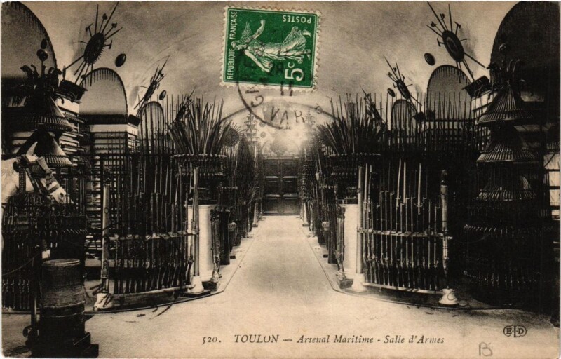 Carte postale ancienne Toulon Arsenal Maritime-Salle d'Armes à Toulon