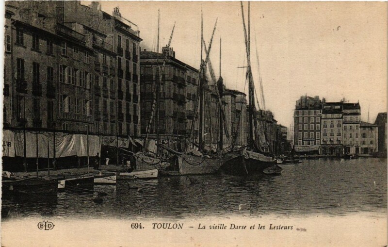 Carte postale ancienne Toulon La vieille Darse et les Lesteurs à Toulon